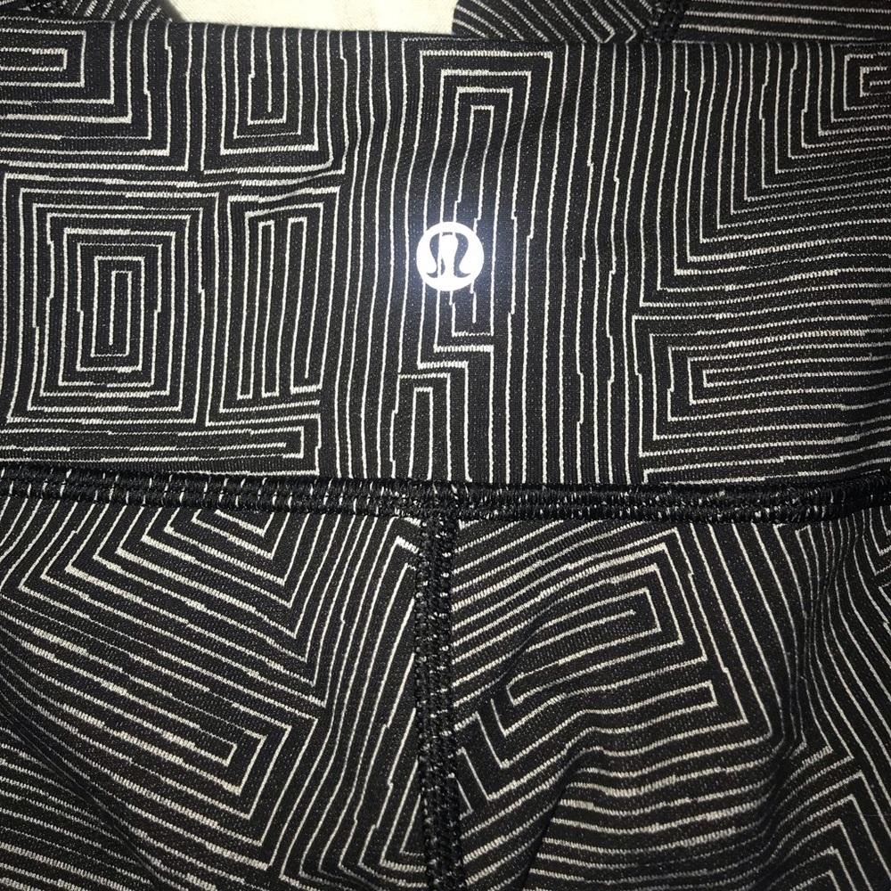Black & White Lululemon leggings.